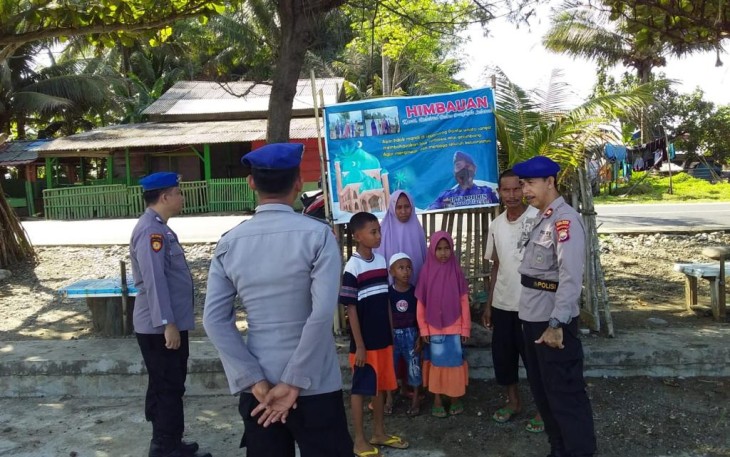 Polairud Polres BS Berikan Rasa Aman Kepada Wisatawan Pantai Pasar Bawah 