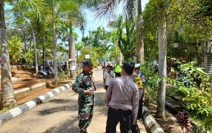 Personel Polsek Lebong Atas Patroli di Objek Wisata Danau Picung