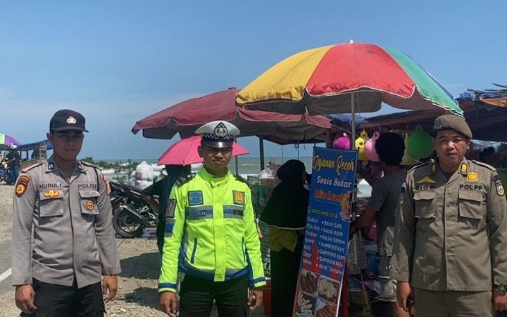 Personel Pospam Ops Ketupat Nala Laksanakan Patroli di Objek Wisata
