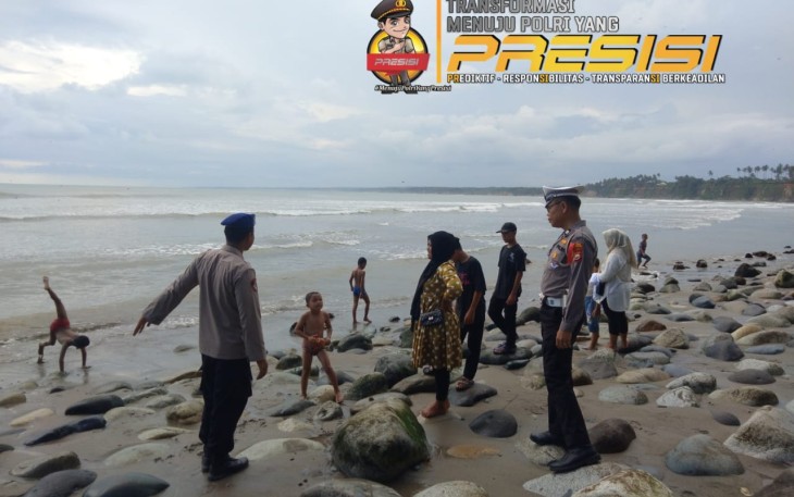 Polairud Imbau Pengunjung  Pantai Pasar Bawah untuk Tidak Mandi di Tepi Pantai