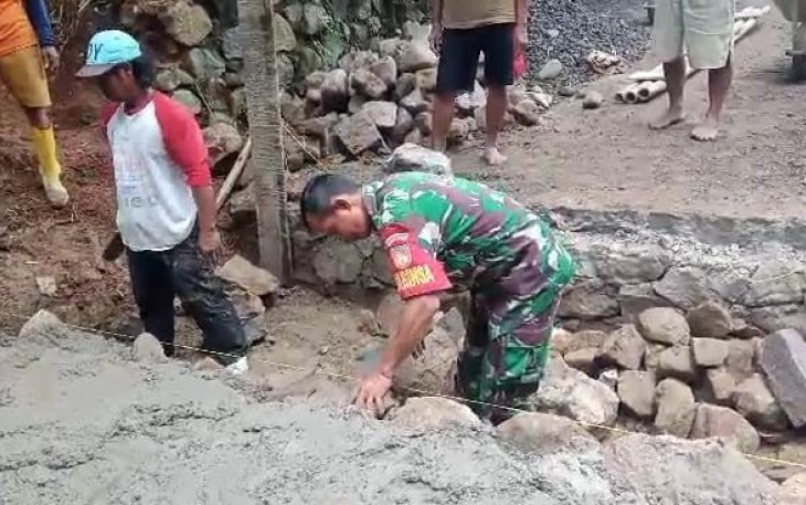 "Babinsa desa Gentungan turut serta dalam TMMD Reg ke-117"