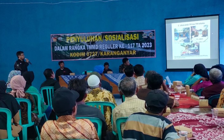 "Sosialisasi pengolahan sampah organik dan sampah non organik oleh Dinas Lingkungan Hidup di lokasi TMMD Reg ke-117 desa Gentungan"