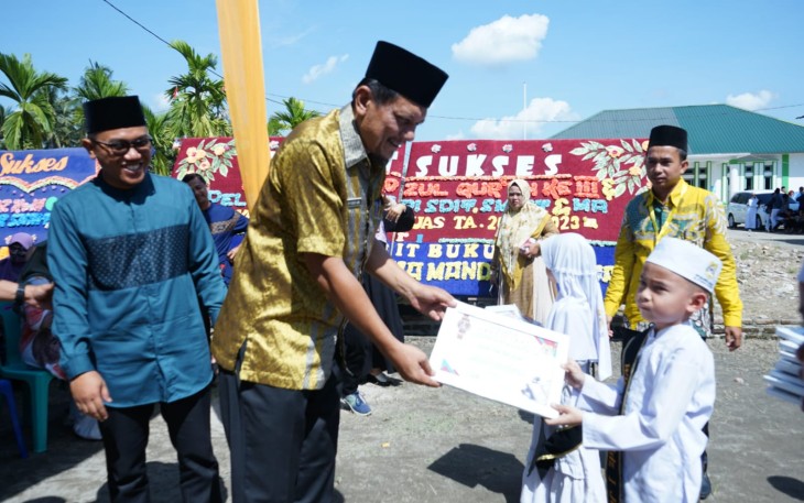 Bupati Asahan Ikuti Prosesi Wisuda Santri Ponpes Bahrul Uluum Al-Kamal