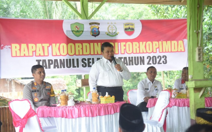 Bupati Dolly Pasaribu dan Kapolres AKBP Imam Zamroni, serta Forum Komunikasi Pimpinan Daerah (Forkopimda) Tapanuli Selatan (Tapsel) mengadakan "Rap Mangopi" bersama masyarakat Batang Angkola Narobi di Rumah Makan Pardomuan 2 Desa Pardomuan, Kecamatan Sayur Matinggi, Rabu (6/9).