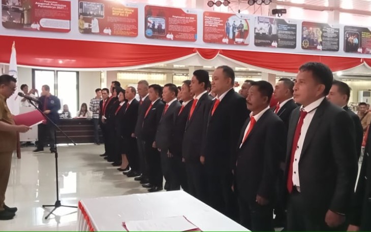 Wali Kota Maurits Mantiri Resmi Melantik Henkie Tumangkeng Sebagai Ketua DPD LPM Kota Bitung