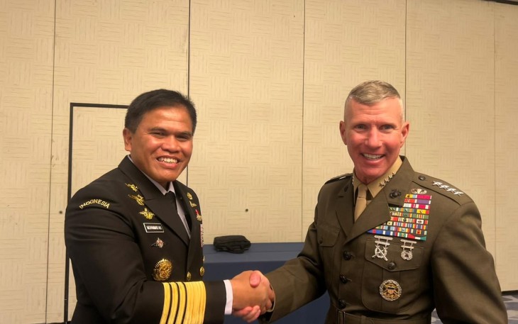 Kasal Laksamana TNI Muhammad Ali, melaksanakan pertemuan bilateral dengan Acting Commandant United States Marine Corps (USMC), General Eric M. Smith bertempat di Ruang Bilateral Meeting, Newport Harbour Island Resort, Selasa (19/09). 