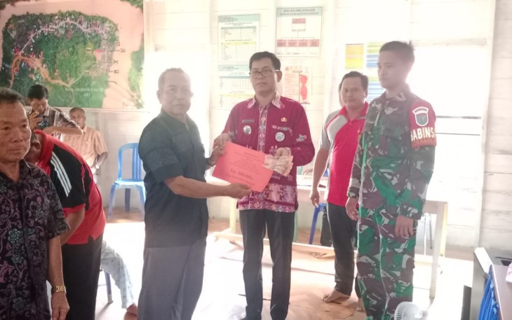 Pendampingan Penyaluran BLT DD Merupakan Bentuk Sinergisitas Babinsa Dengan Apdes