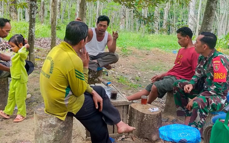 Babinsa Komsos dengan Warga Binaan