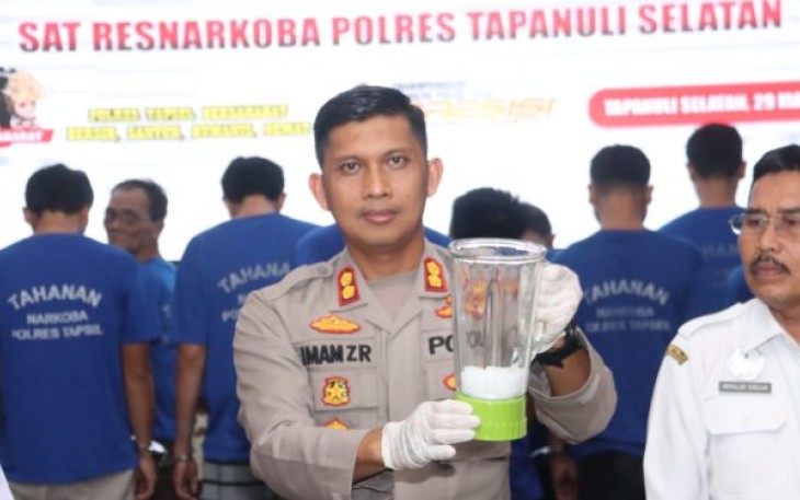 Kapolres Tapsel, AKBP Imam Zamroni, SIK, MH, saat pemusnahan barang bukti Sat Resnarkoba Polres Tapsel periode Januari-Maret 2023.