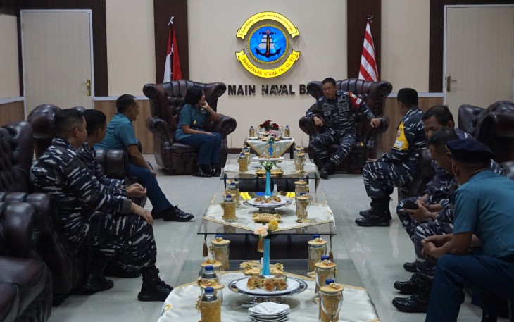 Danlantamal VI Makassar Terima Kunjungan Kerja Irkolinlamil