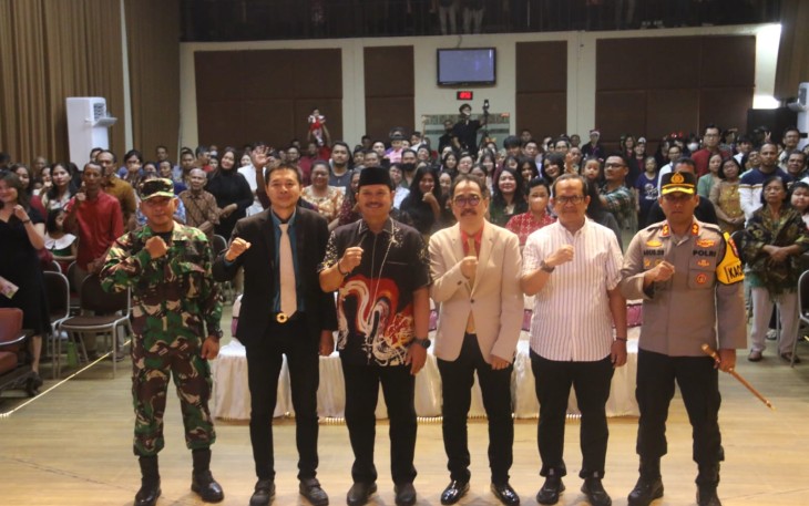 Rombongan Forkopimda tampak mengunjungi beberapa gereja. Sebelumnya rombongan juga telah meninjau pos pantau Natal dan Tahun Baru yang ada di Jalan, S Parman.