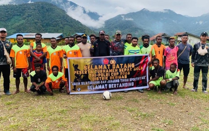 Satgas Yonif 143/TWEJ dan Polri Gelar Turnamen Sepakbola di Papua
