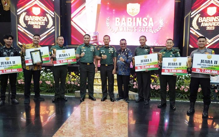 Foto Bersama usai acara babinsa award