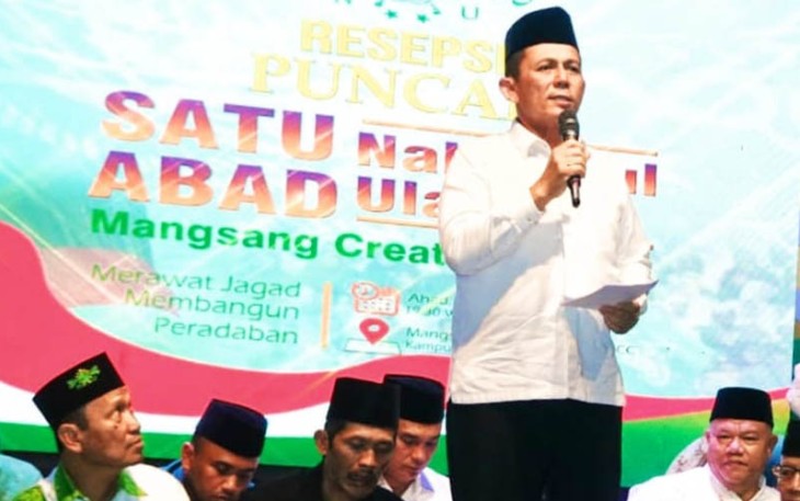 Gubernur Kepulauan Riau H. Ansar Ahmad saat menghadiri acara Puncak Harlah 1 Abad NU (Tabligh Akbar) Majelis Wakil Cabang Nahdlatul Ulama (MWCNU) Kecamatan Sei Beduk Batam di Mansang Creative Center, Sei Beduk, Kota Batam, Minggu (12/02).