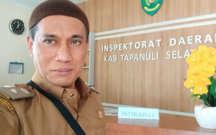 Azan Sinaga (50) Kepala Desa Sipangko Kecamatan Angkola Muaratais, Kabupaten Tapanuli Selatan, Sumatera Utara.