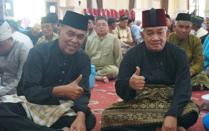 Wan Siswandi dan Ketua TP PKK Natuna saat hadiri  Peringatan Maulid Nabi Muhammad SAW di Ranai Kota
