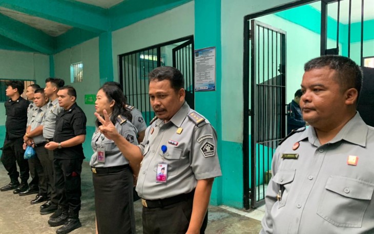Lapas Narkotika Kelas II-A Pematang Siantar melaksanakan kegiatan Sapa Sehat dan pembagian vitamin terhadap narapidana penghuni blok Kartini, Selasa (07/11/2023)