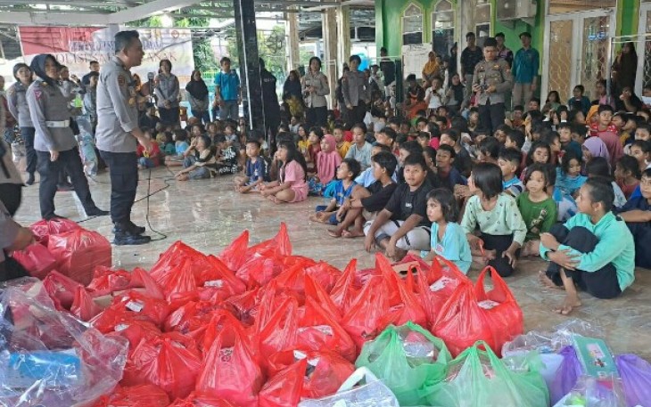 Personil Jajaran Polda Sulut saat melakukan kegiatan Polisi Sahabat anak