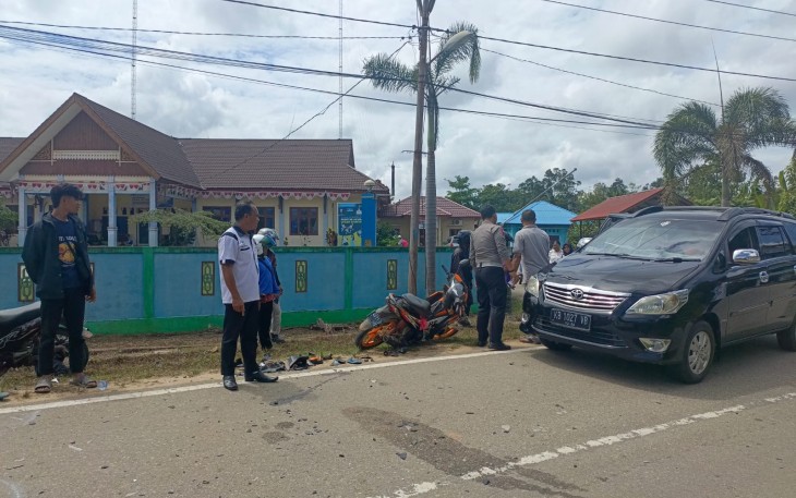 Laka Lantas di Depan Kantor Camat Sekadau Hilir,