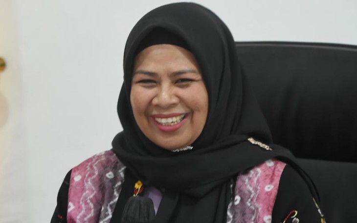 Ketua TP PKK Kepri Hj.Dewi Kumalasari Ansar saat Audiensi dari Kepala Kantor Bahasa Provinsi Kepri Rahmat di Sekretariat TP-PKK Kepri, Gedung Daerah, Tanjungpinang, Senin (30/1).