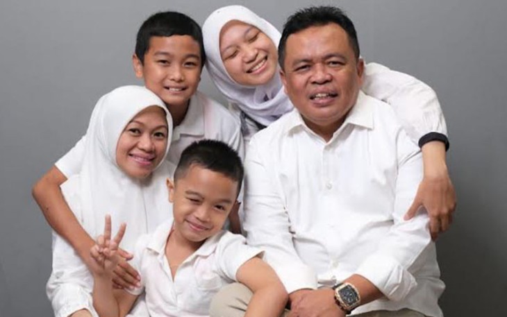 Kepala Sekolah SMA Negeri 26 Jakarta, Drs. Dudung Abdul Qodir, Msi dan keluarga