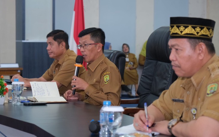 Pj Wali Kota Tanjungpinang Hasan S.Sos memimpin rapat koordinasi bersama Camat, Lurah dan Tim Penggerak PKK. Rapat dilaksanakan di Aula Sultan Sulaiman Badrul Alamsyah, Kantor Wali Kota, Selasa (7/11)