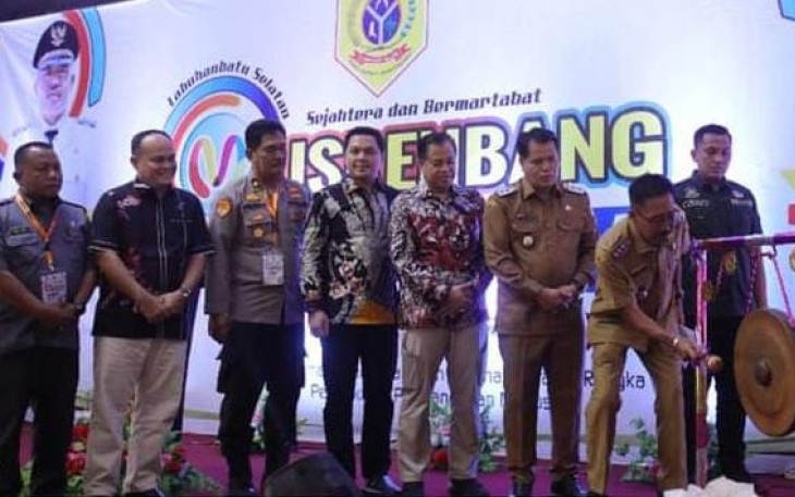 Bupati Kanjeng Raden Tumenggung H. Edimin saat membuka secara resmi Musrenbang Rencana Kerja Pemerintah Daerah (RKPD) tahun 2024 di Grandsuma blogsongo, selasa (14/03/2023).
