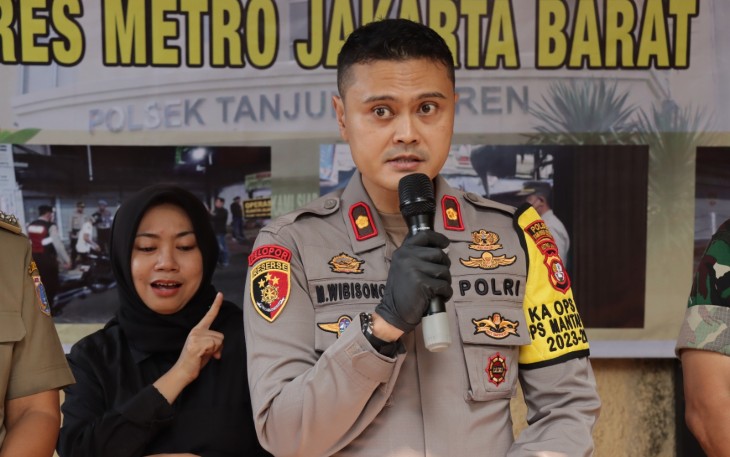 Kapolsek Tanjung Duren Polres Metro Jakarta Barat Kompol Muharram Wibisono Saat Memberikan Keterangan Pers 
