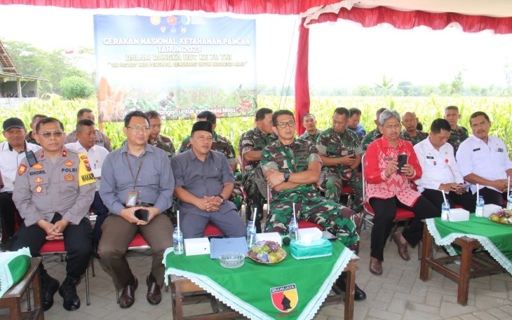 TNI dan Forkopimda Trenggalek Berkolaborasi dalam Vidcon Gerakan Nasional Ketahanan Pangan Tahun 2023