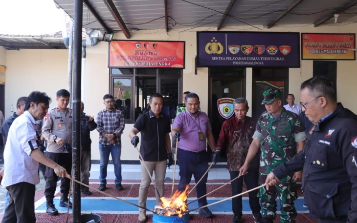 Polisi Musnahkan Barang Bukti Narkotika dan OKT dari 3 orang Tersangka