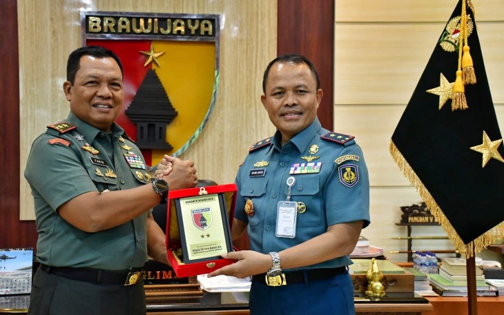 Penyerahan cindera mata