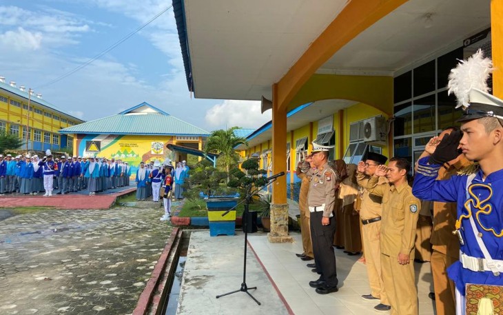 Pembina Upacara Satlantas Polres Lingga Sosialisasikan Kamstibcarlantas di SMK N 1 Singkep