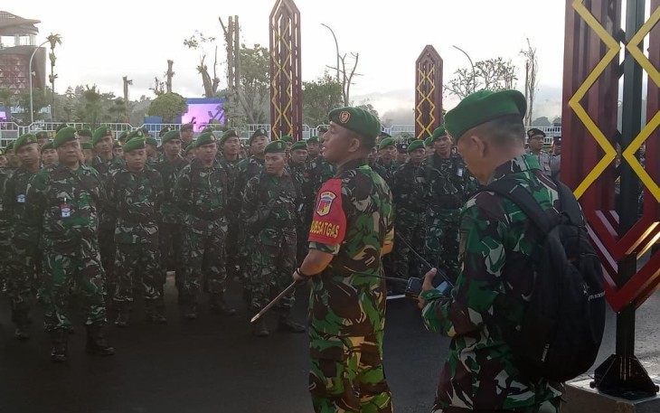 Dandim 1310/Bitung saat memberikan arahan pada apel pengamanan VVIP kunjungan kerja Presiden RI
