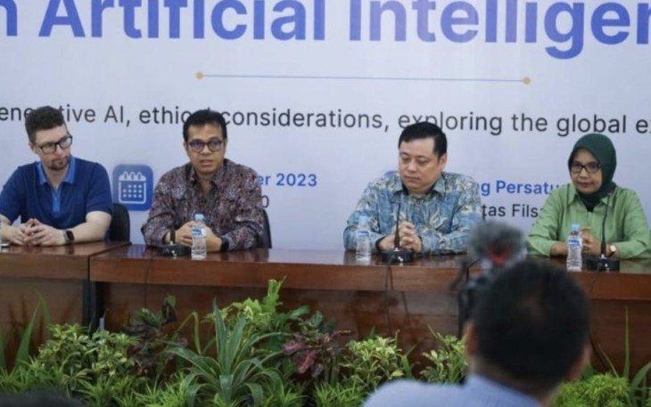 Wamenkominfo Nezar Patria (dua dari kiri) dalam Konferensi Pers Seminar Latest Developments in Artificial Intelligence: Generative AI, Ethical Considerations, Exploring The Global Experience di Fakultas Filsafat Universitas Gadjah Mada, Yogyakarta, Rabu (27/12/2023).