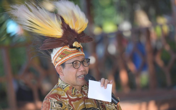 Gus Halim saat memberikan bantuan kemanusiaan di Tanjung Kasuari, Kota Sorong, Rabu (15/11/2023).