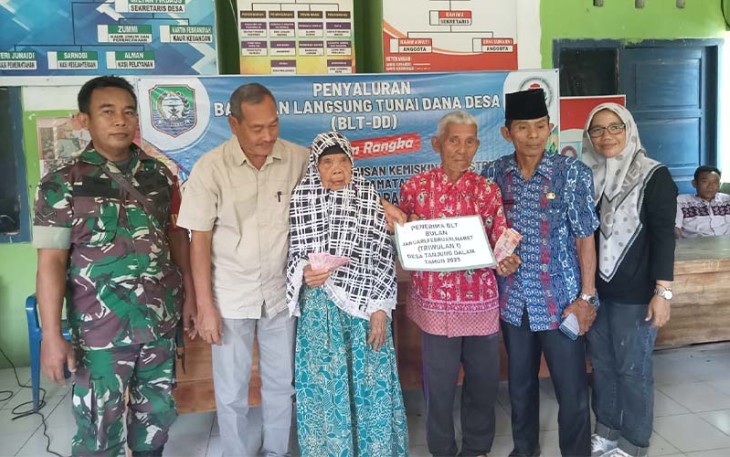 Pemdes Tanjung Dalam Salurkan BLT-DD Triwulan Pertama