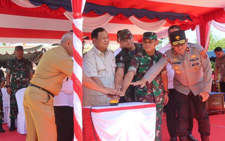 Pangdam Pattimura saat Dampingi Menhan RI Resmikan Sarana Air Bersih di Pulau Moa 