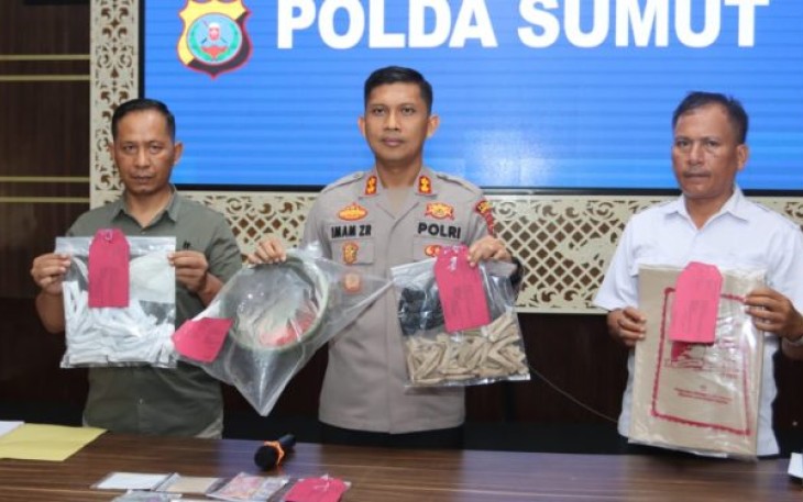 Kapolres Tapsel, AKBP Imam Zamroni, SIK, MH, saat konferensi pers didampingi Kasat Resnarkoba, AKP S Sagala, SH, dan KBO, Ipda TP Saragih, SH, pada Selasa (8/8/2023) pagi