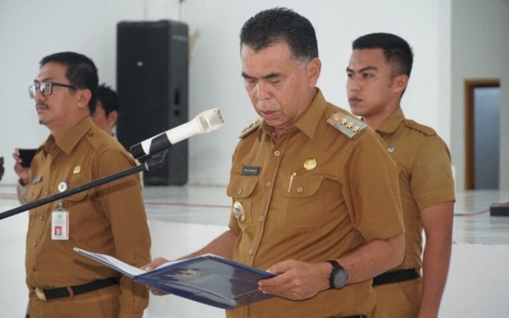 Bupati Natuna, Wan Siswandi saat Lantik 79 Orang ASN Dalam Jabatan Administrator dan Pengawasan.