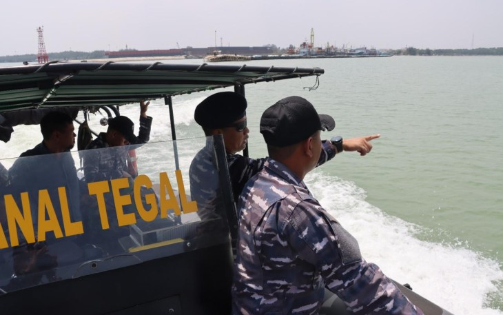 Danlanal Tegal Tinjau Alur Pelabuhan dan Situasi Perairan Tegal