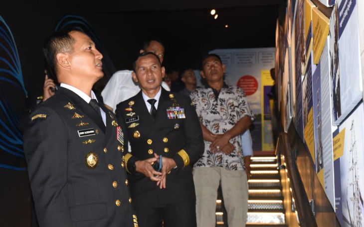Danlantamal V Dampingi Wakasal Dalam Kunjungan ke Museum Pusat TNI Angkatan Laut