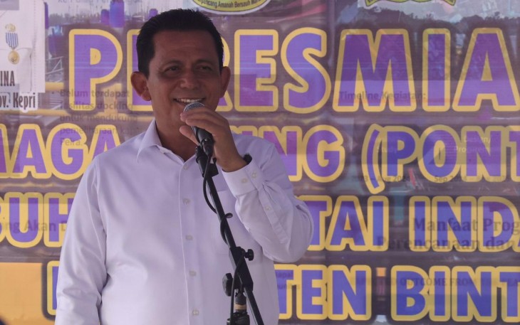 Gubernur Kepulauan Riau Ansar Ahmad meresmikan Dermaga Apung (Ponton) High Density Polyethylene (HDPE) Pelabuhan Pantai Indah, Kijang, Bintan Timur, Jum'at (29/12)