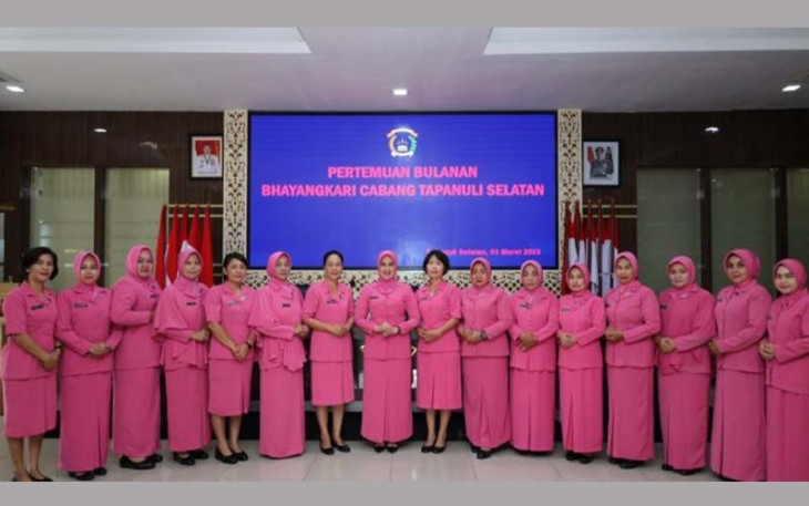 Wakil Ketua Bhayangkari Cabang Tapsel dan Seluruh Pengurus Photo Bersama