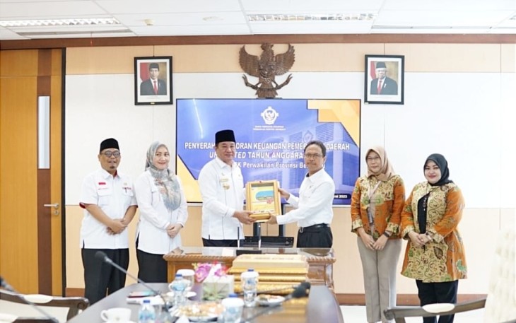 Wagub Rosjonsyah Serahkan LK Unaudited Provinsi Bengkulu Tahun 2022 di BPKP Provinsi 