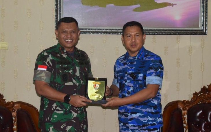 Penyerahan cindera mata
