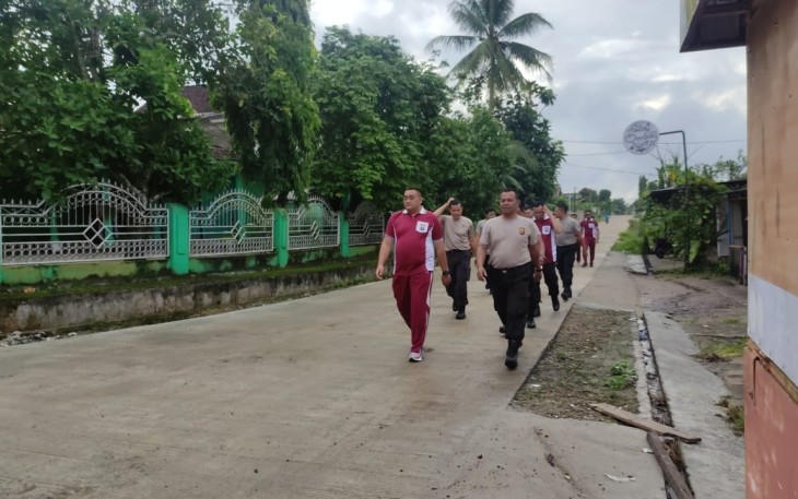 Polsek Belitang Tiga saat Laksanakan Olah Raga Rutin