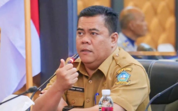 Sekda Kabupaten Bintan, Ronny Kartika saat memimpin rapat koordinasi pelaksanaan Peringatan Malam Tahun Baru 1 Muharram 1445 H di Ruang Rapat 2 Kantor Bupati Bintan, Senin (17/7) pagi. 