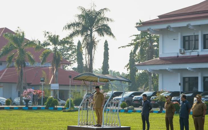 Gubernur Bengkulu Rohidin Mersyah Pimpin Apel Pagi di Bengkulu Selatan      