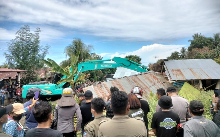 Foto lokasi saat pelaksanaan eksekusi lahan milik keluarga dr. Batuna