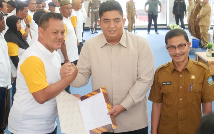 Pengukuhan Satuan Petugas (Satgas) Kebersihan RW di Lingkungan Kabupaten Bintan, Selasa (08/08) di Aula Bandar Seri Bentan.